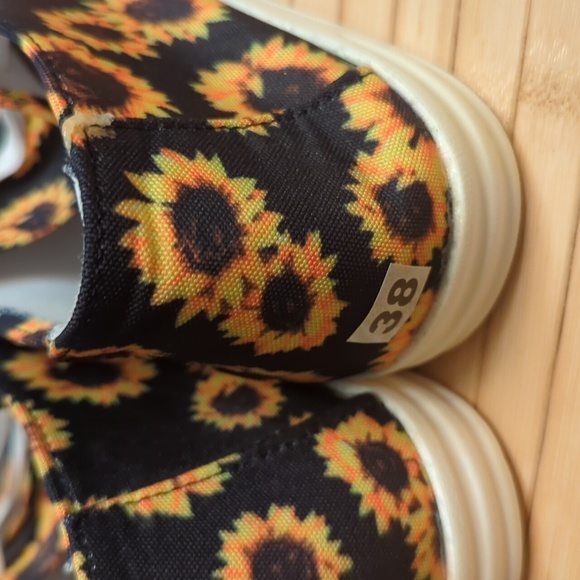 Sneakers - Picture 5 of 5